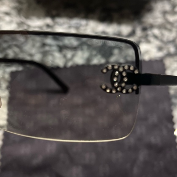 Chanel sunglasses - Picture 4 of 15